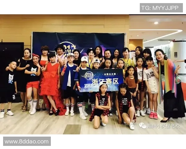 恒大足球海报图片展现激情与梦想的完美结合让我们共同见证辉煌时刻